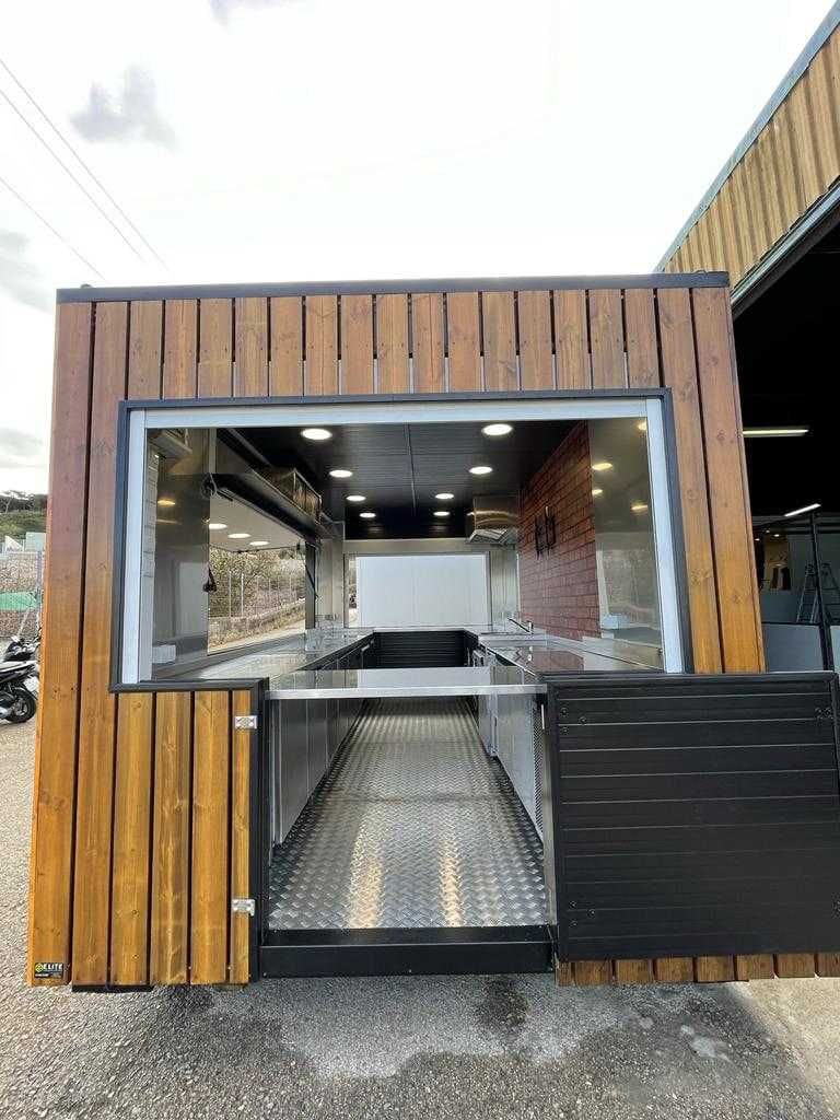 Trailer de food service revestido em madeira fabricado pela OLPX