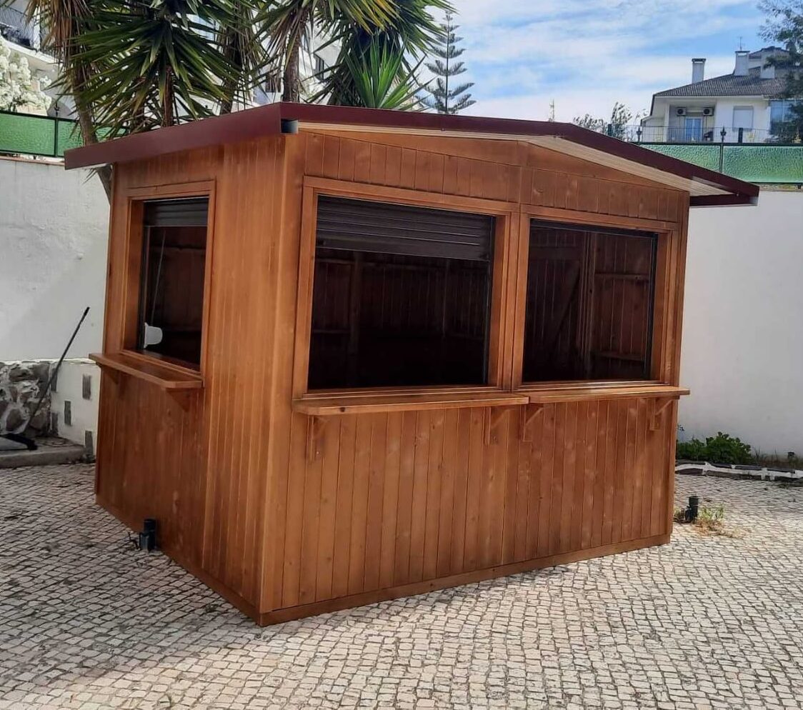 Quiosque de madeira premium fabricado pela OLPX em São Paulo